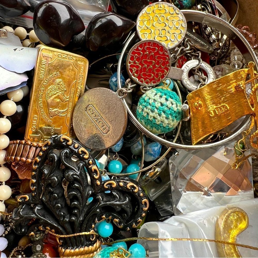🎁 2 LB unsearched untested junk jewelry lot~ junk wearable craft repair - Picture 10 of 10